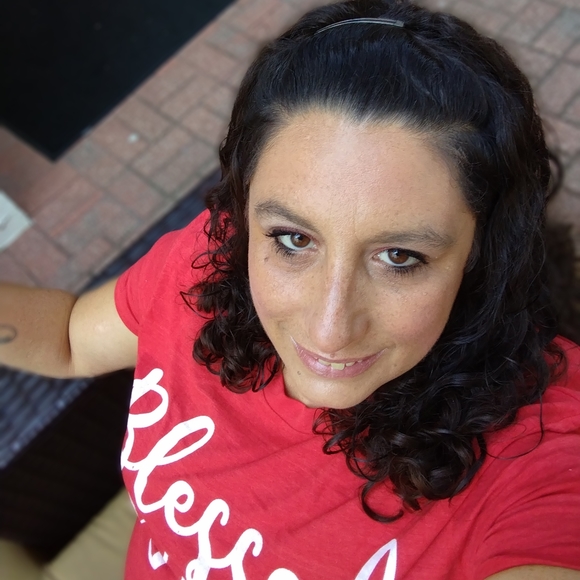 Meet your Posher, Carrie - Picture 2 of 2